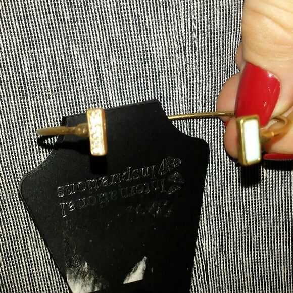 International Inspirations golden cuff bracelet - Picture 4 of 5